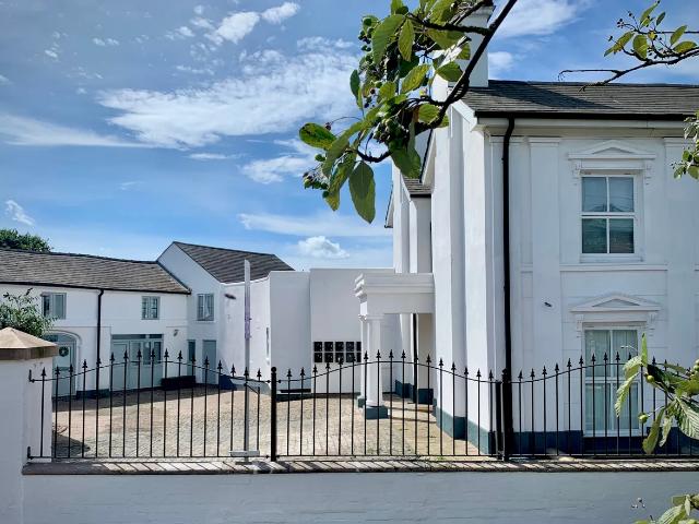 Apartment for rent in Dixons Green, West Midlands