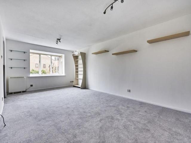 Apartment for rent in St Albans, Five Acres
