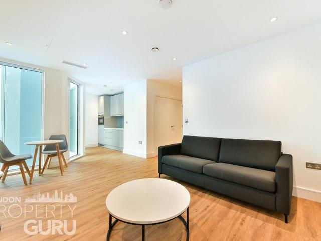 Flat for rent in London Borough of Ealing, Park Royal