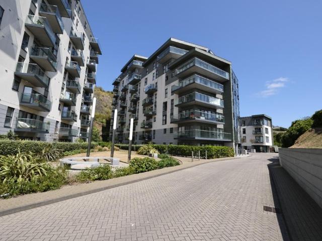 Flat for rent in St Helier, Greater London