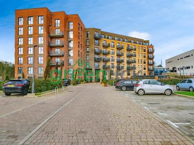 Flat for rent in Highfield, Pouchen End