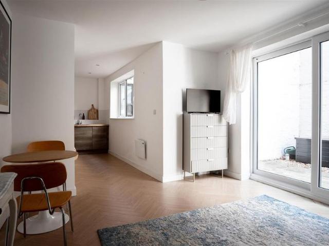 Apartment for rent in Reigate, Reigate and Banstead