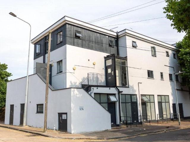 Flat for rent in Southend City Centre Neighbourhood, Alton Barnes