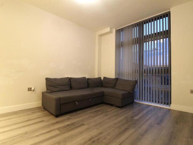 Flat for rent in The Image, Pouchen End
