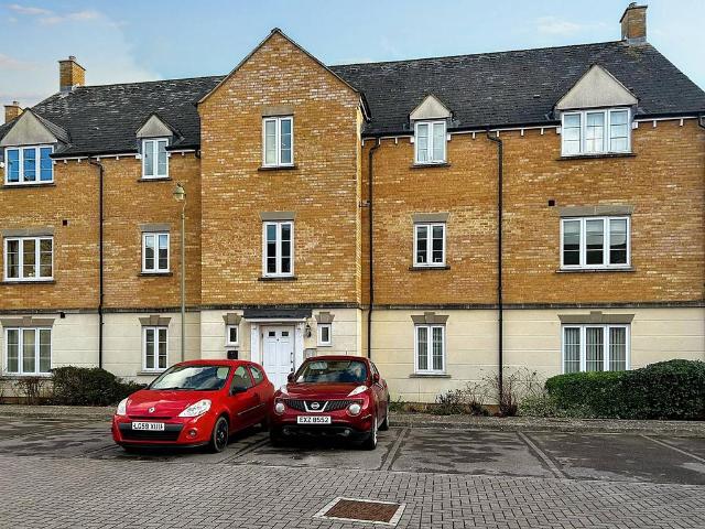 Flat for rent in Madley Park, Black Bourton