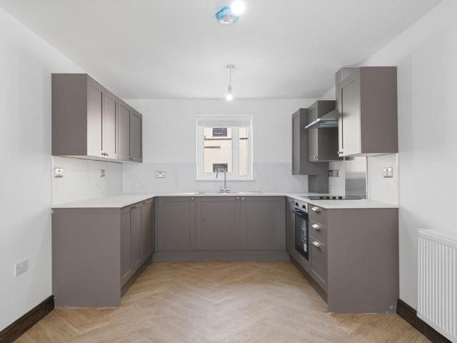 Apartment for rent in Stoneycroft, Calderstones