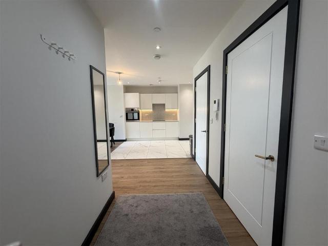 Flat for rent in Calderstones