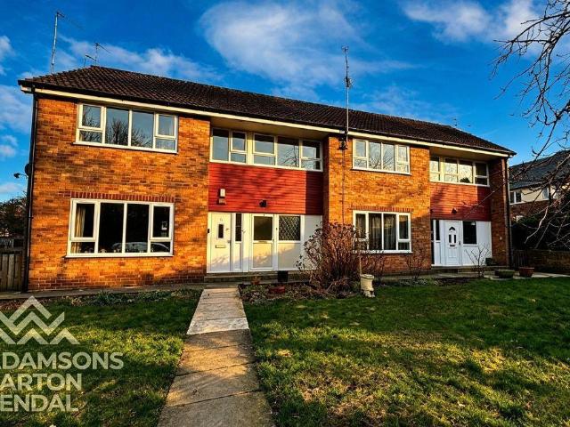 Flat for rent in Smallbridge, Burnedge