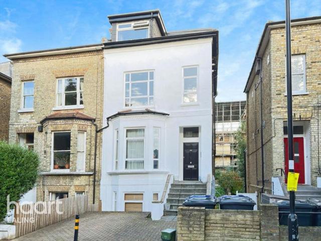 Flat for rent in London Borough of Ealing, Greater London