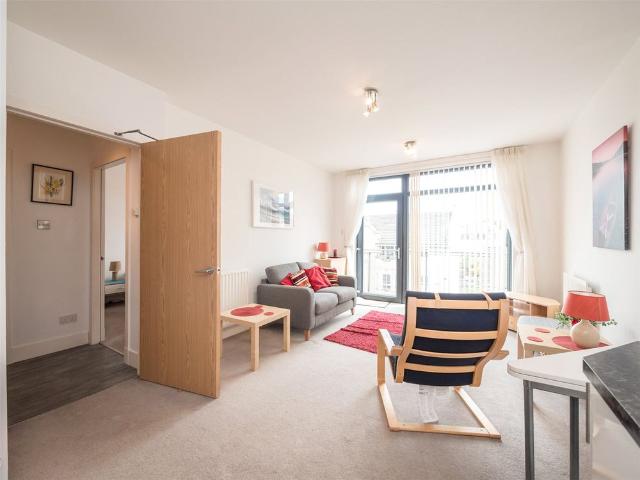 Apartment for rent in Gayfield, Broughton