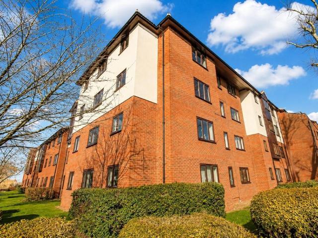 Flat for rent in Birch Green, Lower Halliford