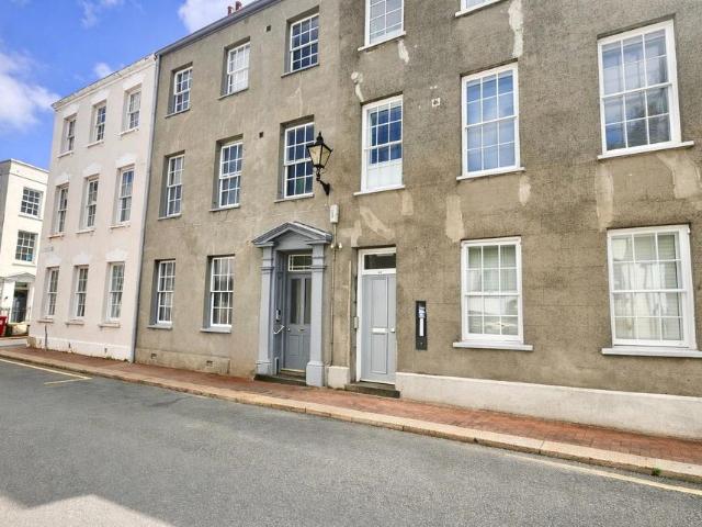 Flat for rent in St Helier, Greater London