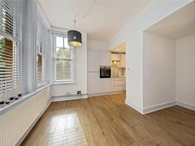 Apartment for rent in St Margarets, Greater London