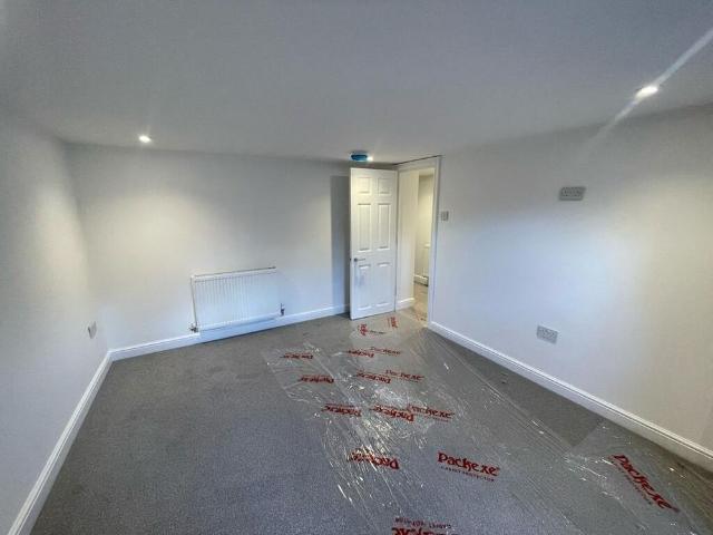 Apartment for rent in Sale, Trafford