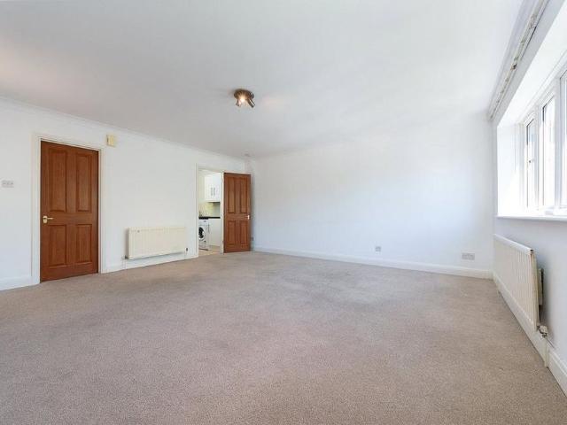 Apartment for rent in Stoneleigh, Ewell