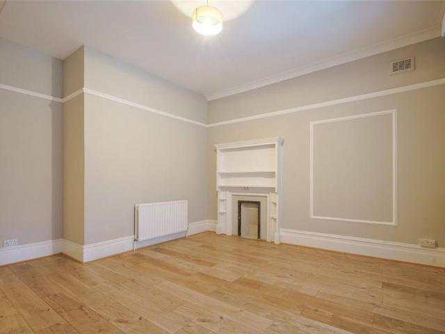 Apartment for rent in Manor Park, Greater London