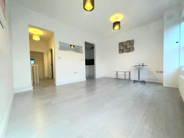 Flat for rent in Wealdstone, Greater London