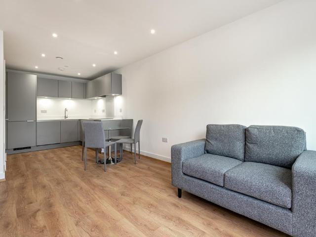 Flat for rent in Caterham, Tandridge
