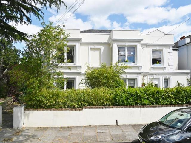Flat for rent in Whitton, Greater London