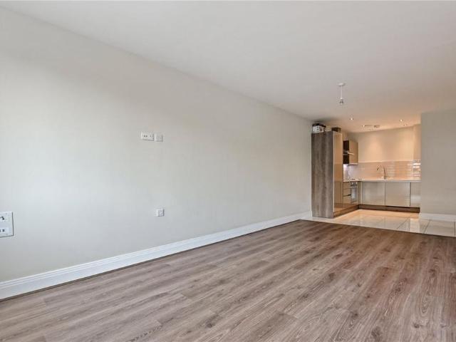 Apartment for rent in Northwood, Greater London