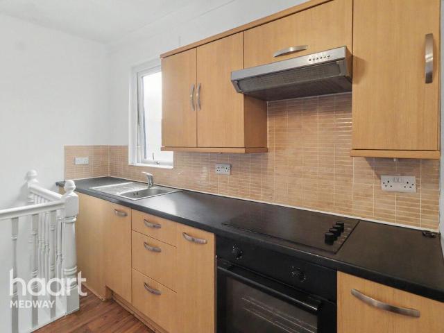 Flat for rent in Strood