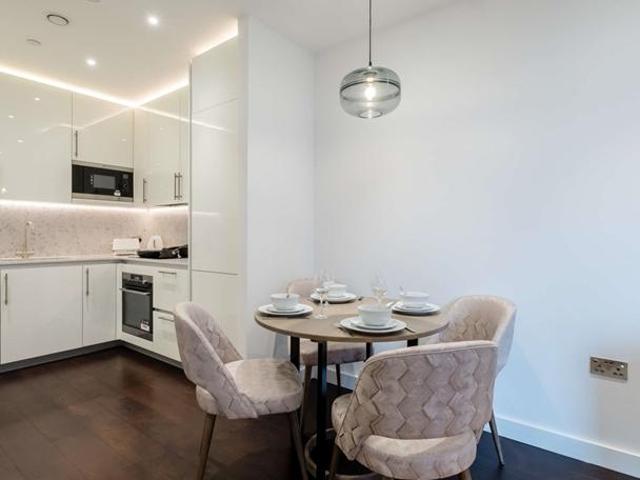 Flat for rent in Nine Elms, Greater London