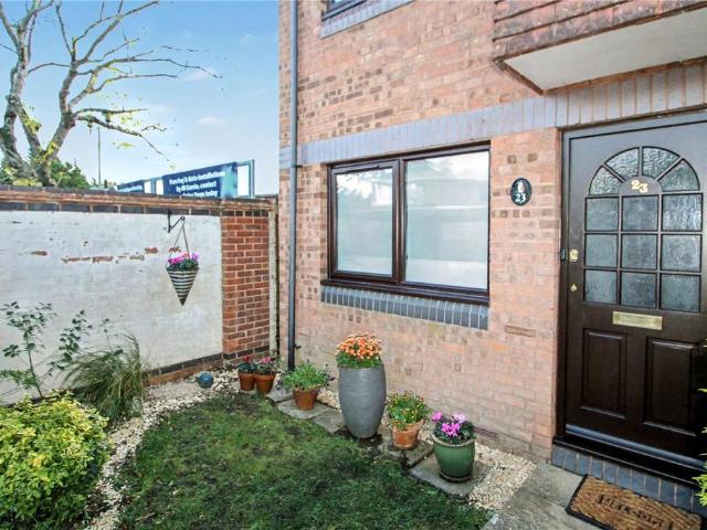 Flat for rent in Petersfield, Bolton Low Houses