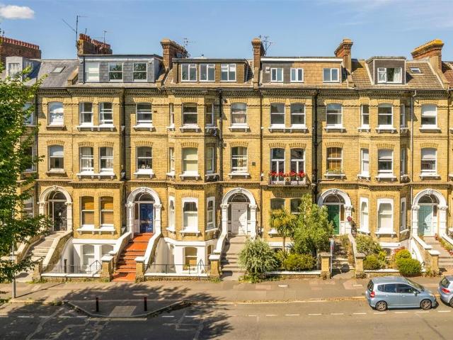 Flat for rent in Aldrington