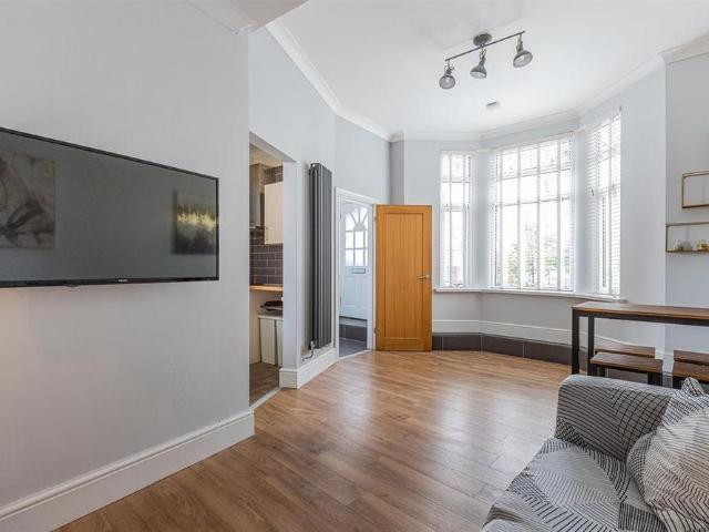 Apartment for rent in Plasnewydd, Falcon Lodge