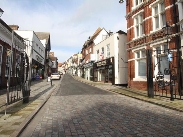 Flat for rent in Highfield, Pouchen End