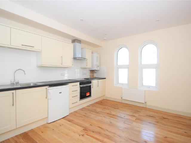 Flat for rent in St Clement's, The Slade
