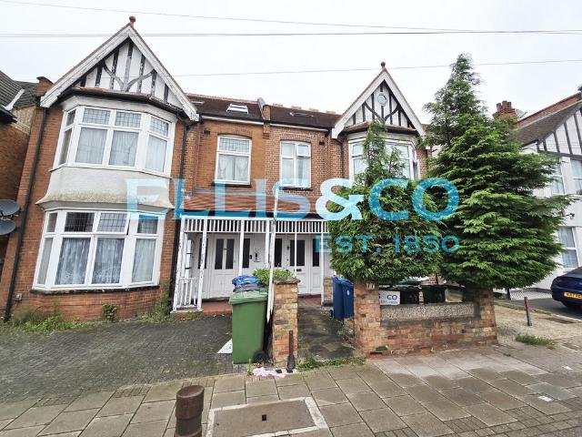 Flat for rent in Wealdstone, Greater London