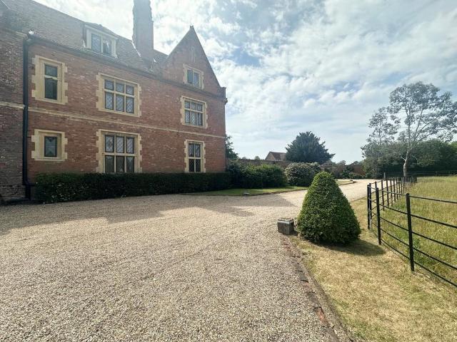 Flat for rent in St. Nicholas, Hurst, Hurst