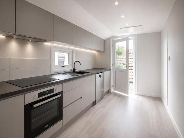 Flat for rent in Southborough, Sandown Park