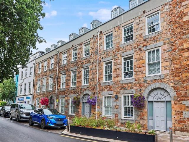 Flat for rent in St Helier, Greater London