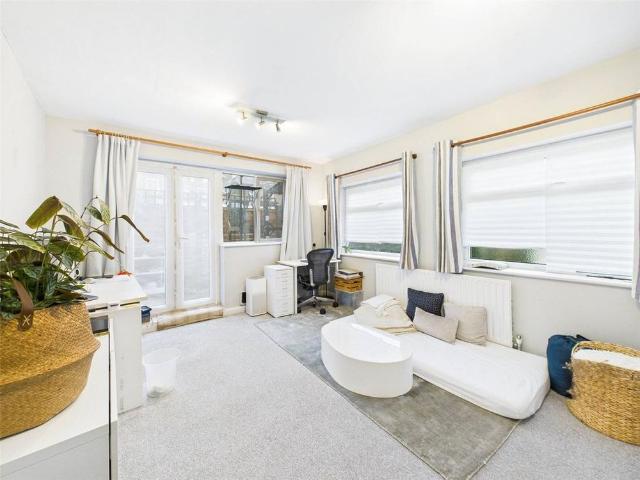 Apartment for rent in Strawberry Hill, Greater London