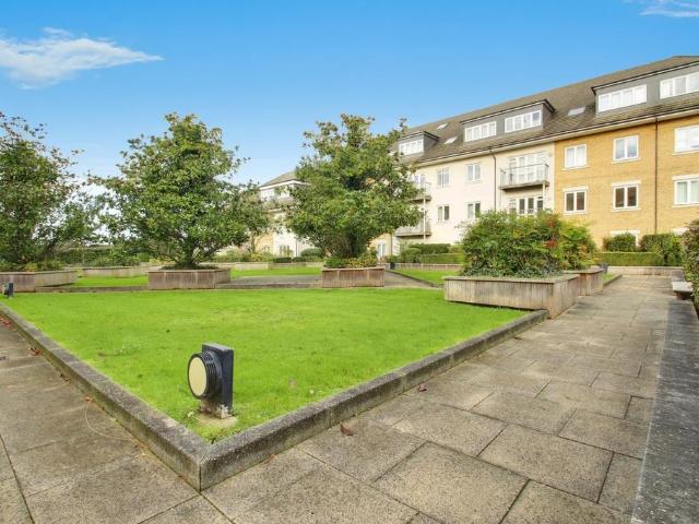 Flat for rent in West Drayton, Greater London