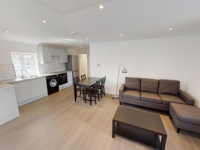 Flat for rent in Northway, The Slade