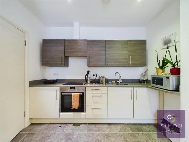 Flat for rent in London Borough of Barnet, Greater London