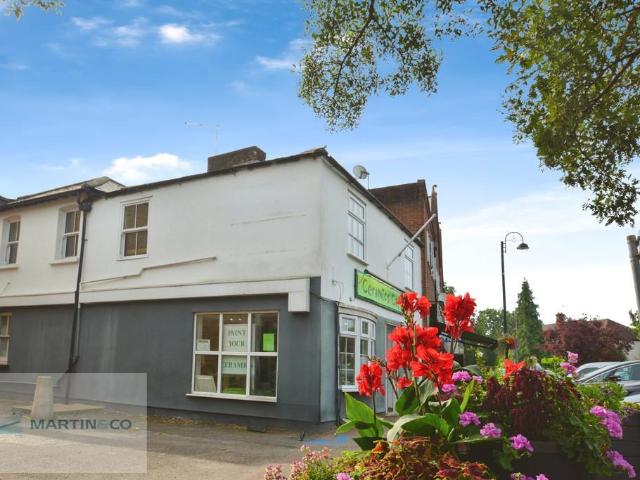 Flat for rent in Blackhills, Surrey