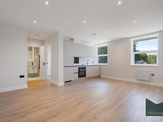 Flat for rent in The Image, Pouchen End