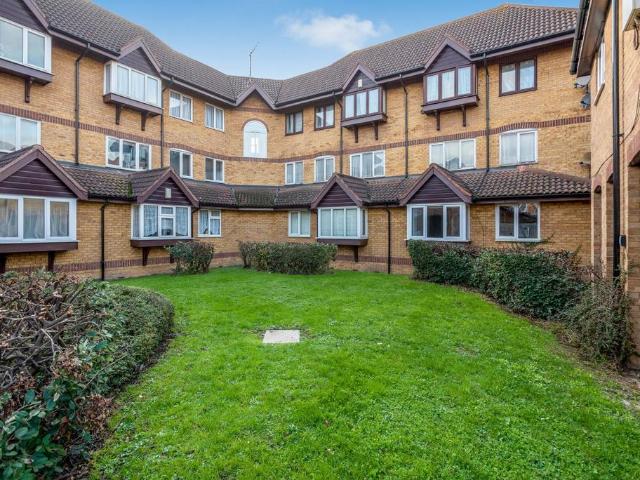 Flat for rent in Slade Green, Greater London