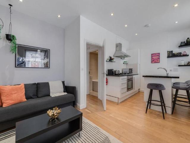 Flat for rent in East Marylebone, Cat Hill