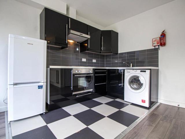 Flat for rent in Hyde Park, West Yorkshire
