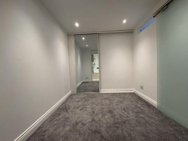 Flat for rent in Oakleigh Park, Greater London