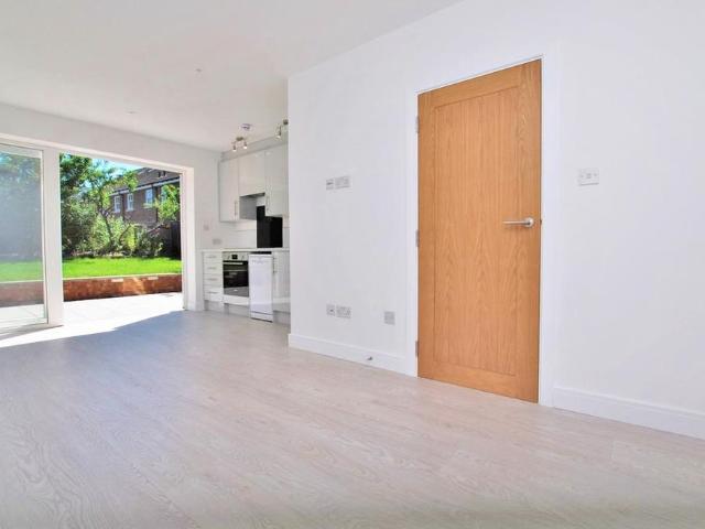 Apartment for rent in Westborough, Surrey