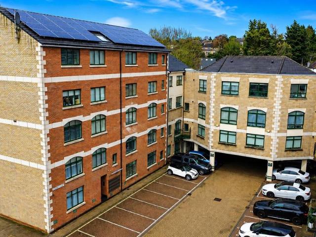 Flat for rent in Two Waters, Pouchen End