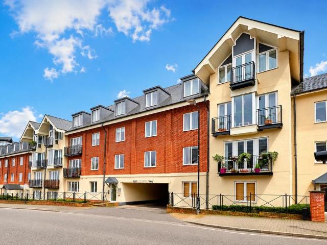 Flat for rent in St Albans, Five Acres