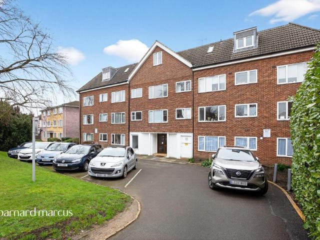 Flat for rent in Woodside Park, Greater London