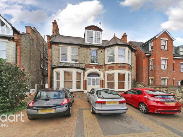 Flat for rent in London Borough of Ealing, Greater London